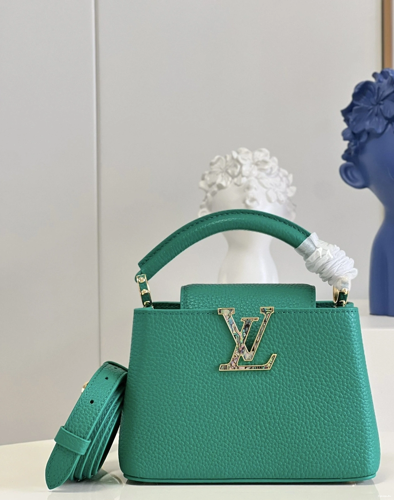 LOUIS MINI CAPUCINES VUITTON 0407